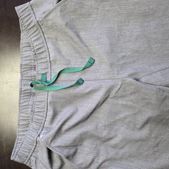 Figs Gray Jogger Pants with Green Drawstring Size M/S - Picture 3 of 6